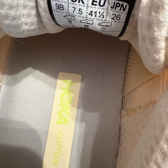 Hoka - Picture 7 of 7